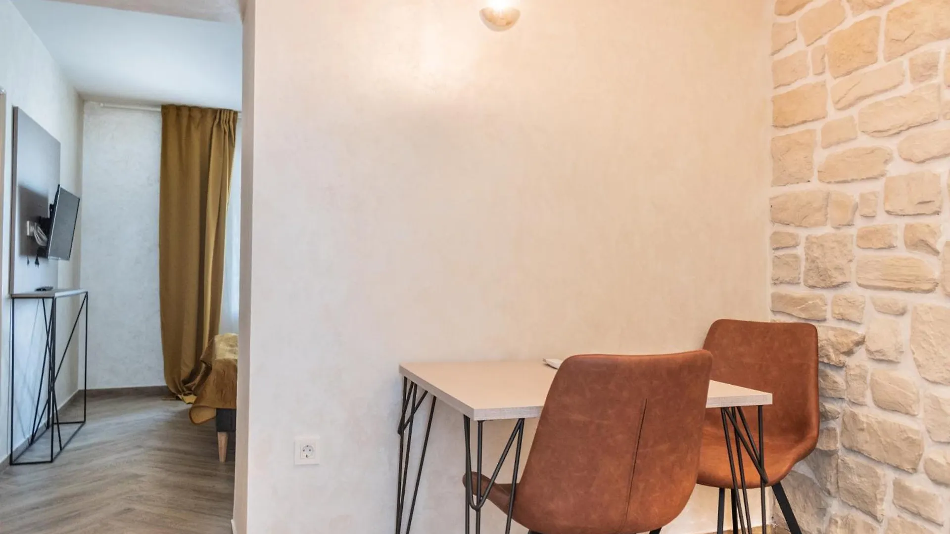 L&B Amphitheater Apartments Pula