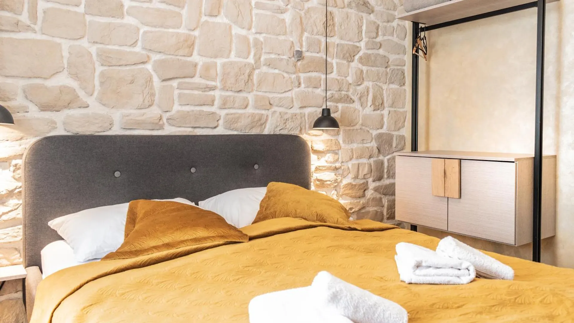 L&B Amphitheater Apartments Pula