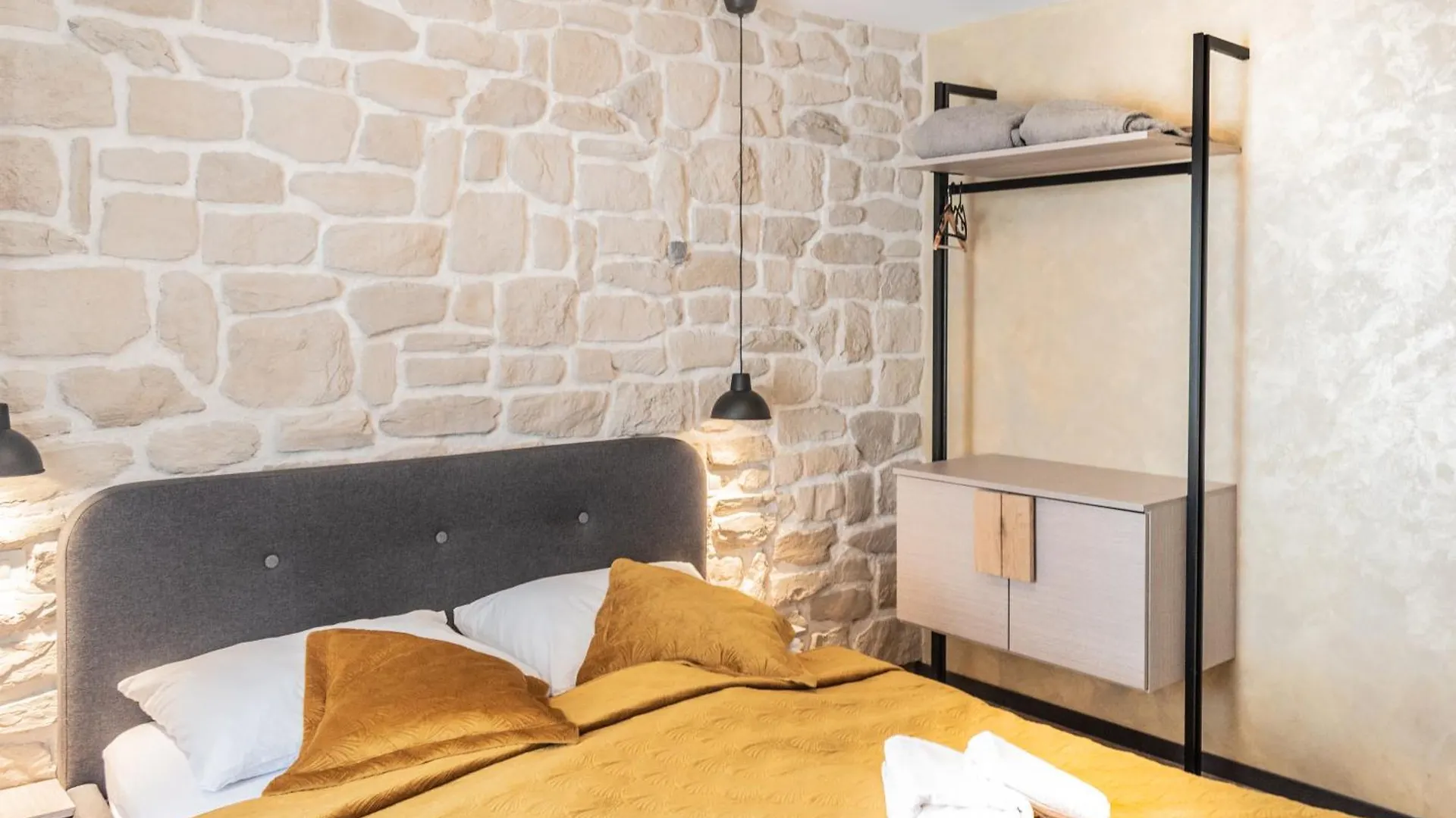 L&B Amphitheater Apartments Pula